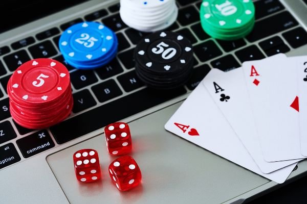 cewe46 Live Casino suasana meja baccarat dengan dealer cantik profesional Indonesia